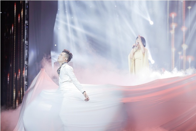 The Voice 2017: Anh Tú hát 'Cát bụi' cùng nữ ca sĩ Cẩm Vân và Nhật Minh ảnh 8